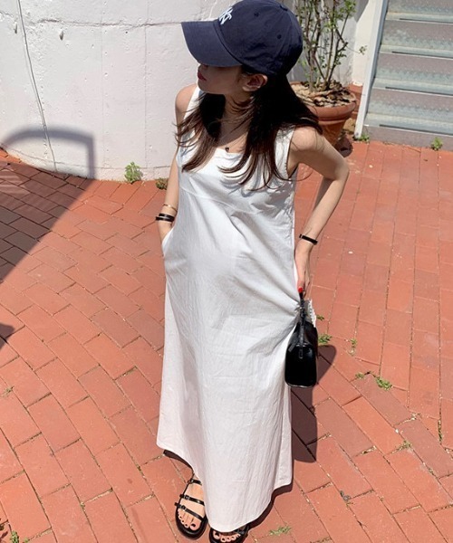 FREE STYLISTS(フリー スタイリスト)の「YUGA_YGMC Korean-style Square neck, back slit, I-line dress(ワンピース・レディース・ホワイト/ブラック・FREE)」の6枚目の写真