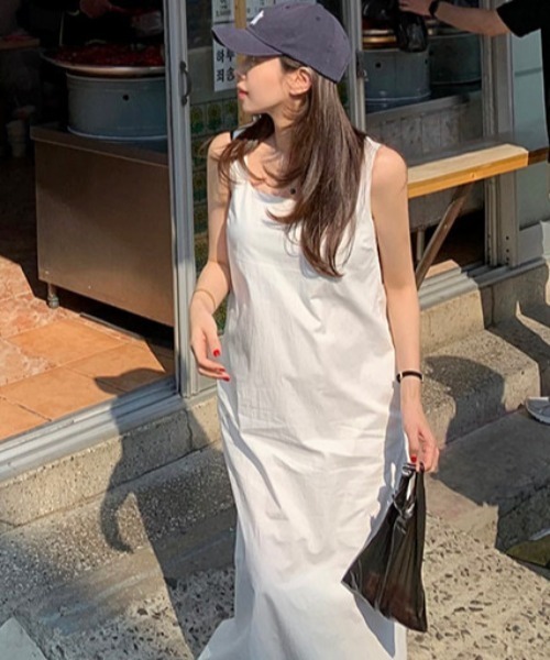 FREE STYLISTS(フリー スタイリスト)の「YUGA_YGMC Korean-style Square neck, back slit, I-line dress(ワンピース・レディース・ホワイト/ブラック・FREE)」の16枚目の写真