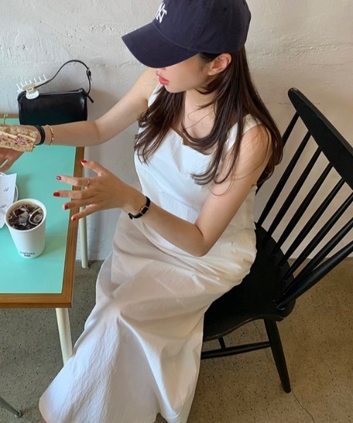 FREE STYLISTS(フリー スタイリスト)の「YUGA_YGMC Korean-style Square neck, back slit, I-line dress(ワンピース・レディース・ホワイト/ブラック・FREE)」の5枚目の写真