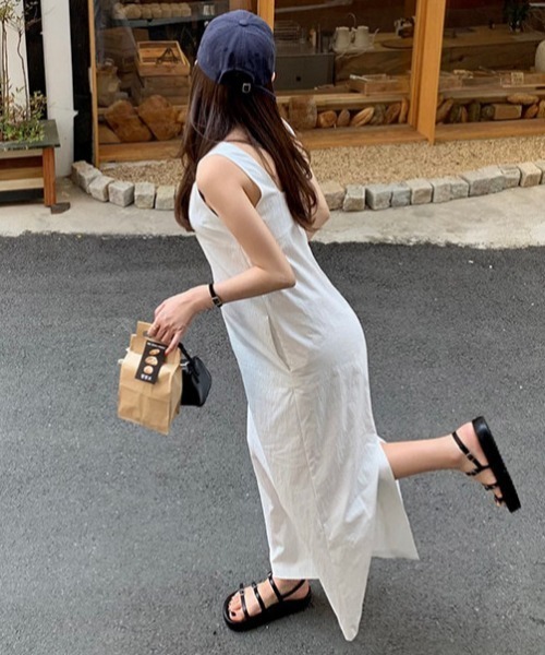 FREE STYLISTS(フリー スタイリスト)の「YUGA_YGMC Korean-style Square neck, back slit, I-line dress(ワンピース・レディース・ホワイト/ブラック・FREE)」の7枚目の写真