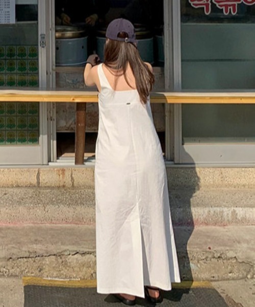FREE STYLISTS(フリー スタイリスト)の「YUGA_YGMC Korean-style Square neck, back slit, I-line dress(ワンピース・レディース・ホワイト/ブラック・FREE)」の9枚目の写真