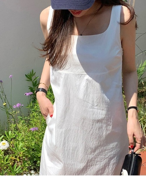 FREE STYLISTS(フリー スタイリスト)の「YUGA_YGMC Korean-style Square neck, back slit, I-line dress(ワンピース・レディース・ホワイト/ブラック・FREE)」の18枚目の写真