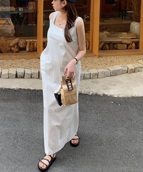 FREE STYLISTS(フリー スタイリスト)の「YUGA_YGMC Korean-style Square neck, back slit, I-line dress(ワンピース・レディース・ホワイト/ブラック・FREE)」の12枚目の写真