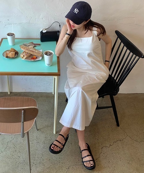 FREE STYLISTS(フリー スタイリスト)の「YUGA_YGMC Korean-style Square neck, back slit, I-line dress(ワンピース・レディース・ホワイト/ブラック・FREE)」の4枚目の写真