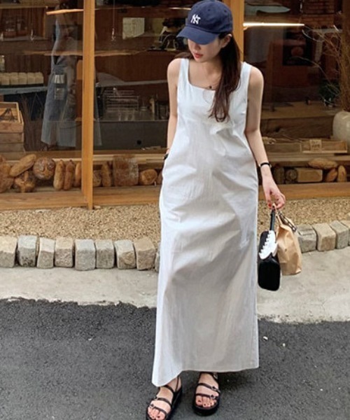 FREE STYLISTS(フリー スタイリスト)の「YUGA_YGMC Korean-style Square neck, back slit, I-line dress(ワンピース・レディース・ホワイト/ブラック・FREE)」の8枚目の写真
