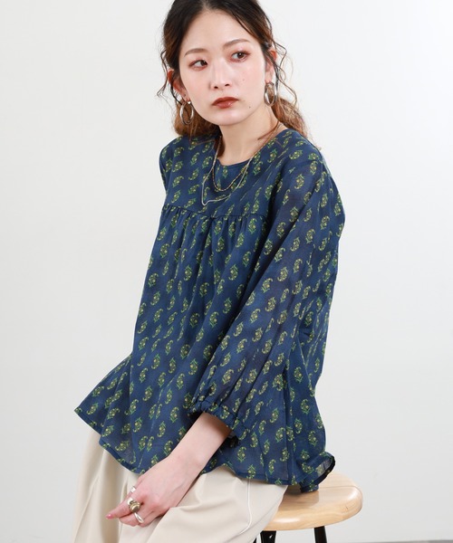 BRODIAEA(ブローディア)の「BRODIAEA 小紋花柄7分袖ブラウス 日本製(シャツ/ブラウス・レディース・ネイビー/マスタード/オフホワイト・40)」の18枚目の写真