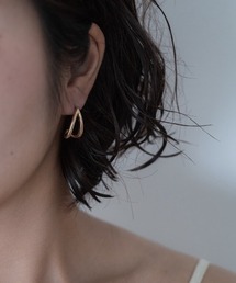 ミニマルトライアングルピアス