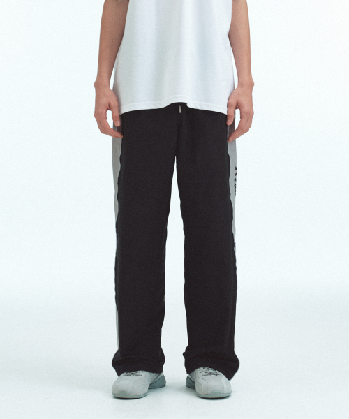Rest&Recreation(レストアンドレクリエーション)の「NYLON TRACK PANTS - BLACK(スウェットパンツ・メンズ・その他・ONE)」の4枚目の写真