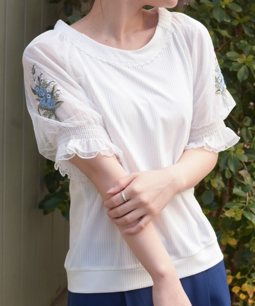 axes femme(アクシーズファム)の「ネモフィラ×スズラン刺繍プルオーバー(Tシャツ/カットソー・レディース・ホワイト/ピンク/サックスブルー・FREE)」の1枚目の写真