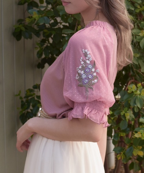 axes femme(アクシーズファム)の「ネモフィラ×スズラン刺繍プルオーバー(Tシャツ/カットソー・レディース・ホワイト/ピンク/サックスブルー・FREE)」の6枚目の写真