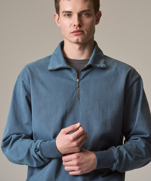 RISE&BELOW(ライズアンドビロー)の「ガーメントダイ ハーフジップ スウェットシャツ BLUE(スウェット・メンズ・その他・MEDIUM/LARGE/X-LARGE)」の6枚目の写真