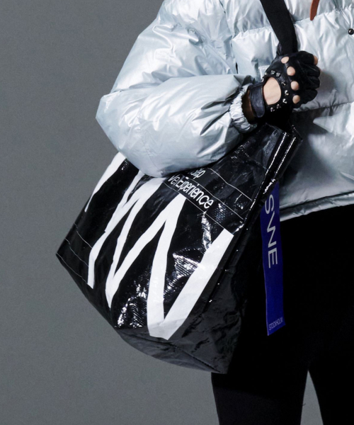 NSWE(ヌシェ)の「リユースバッグ -NSWBAGBK(メッセンジャーバッグ・メンズ・ブラック・ONE SIZE)」の2枚目の写真