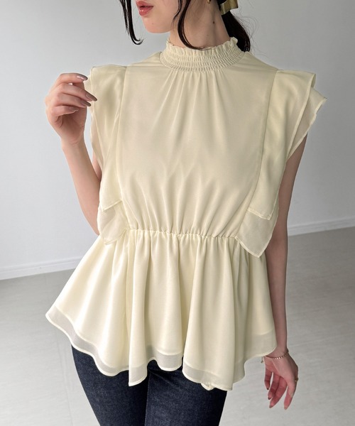 junoah(ジュノア)の「シャーリングネックシアーブラウス(シャツ/ブラウス・レディース・チャコール/アイボリー/ブラック・SMALL/MEDIUM/LARGE)」の2枚目の写真