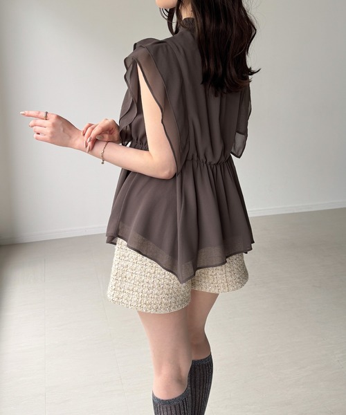 junoah(ジュノア)の「シャーリングネックシアーブラウス(シャツ/ブラウス・レディース・チャコール/アイボリー/ブラック・SMALL/MEDIUM/LARGE)」の13枚目の写真