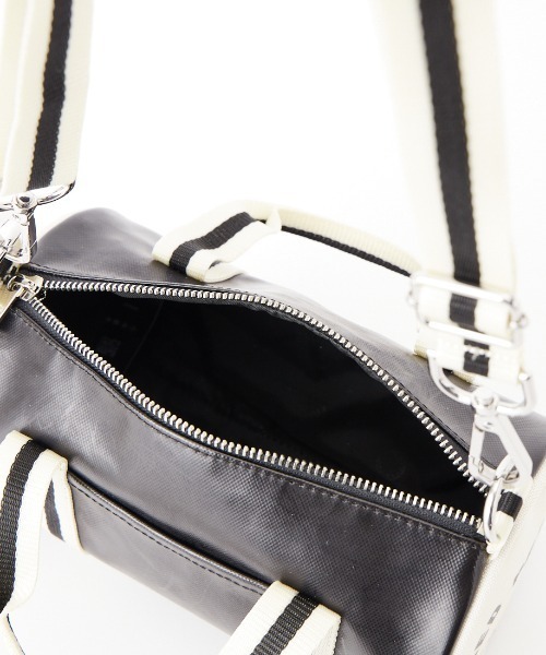 FRED PERRY（フレッドペリー）の「【WEB限定】[FRED PERRY/フレッドペリー] クラシックミニ バレルバッグ（ショルダーバッグ・レディース・ブラック系/ブラック・ONE SIZE）」の19枚目の写真