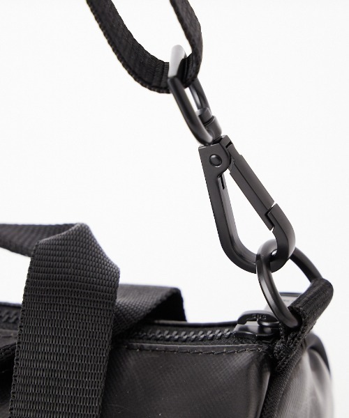 FRED PERRY（フレッドペリー）の「【WEB限定】[FRED PERRY/フレッドペリー] クラシックミニ バレルバッグ（ショルダーバッグ・レディース・ブラック系/ブラック・ONE SIZE）」の13枚目の写真