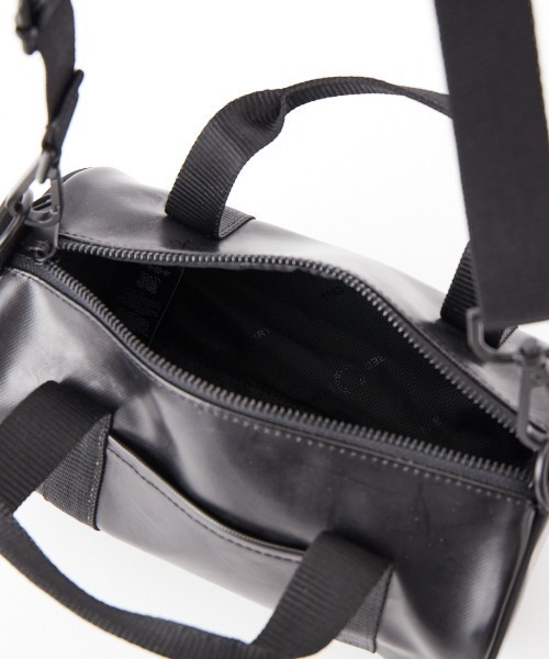 FRED PERRY（フレッドペリー）の「【WEB限定】[FRED PERRY/フレッドペリー] クラシックミニ バレルバッグ（ショルダーバッグ・レディース・ブラック系/ブラック・ONE SIZE）」の12枚目の写真