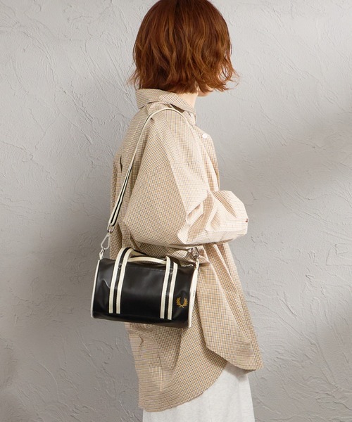 FRED PERRY（フレッドペリー）の「【WEB限定】[FRED PERRY/フレッドペリー] クラシックミニ バレルバッグ（ショルダーバッグ・レディース・ブラック系/ブラック・ONE SIZE）」の6枚目の写真