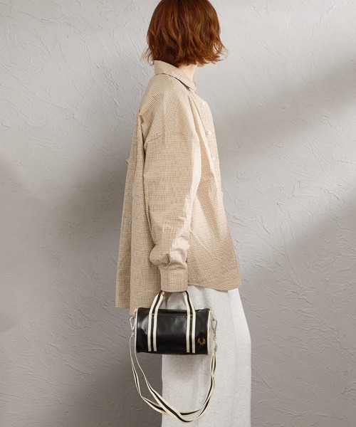 FRED PERRY（フレッドペリー）の「【WEB限定】[FRED PERRY/フレッドペリー] クラシックミニ バレルバッグ（ショルダーバッグ・レディース・ブラック系/ブラック・ONE SIZE）」の7枚目の写真