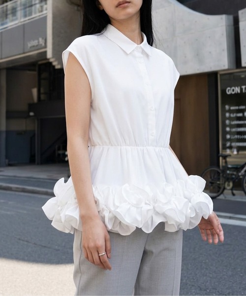 AMELY(エミリー)の「フリルバルーンブラウス(シャツ/ブラウス・レディース・ホワイト/ブラック・フリー)」の2枚目の写真