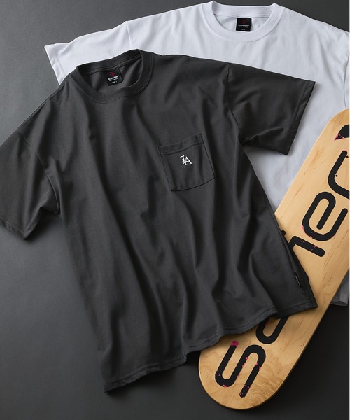 SAVIER（サビアー）の「【SAVIER/サビアー】×【ZERO STAIN/ゼロステイン】【LAロゴ立体刺繍】コラボ ポケット付き Tシャツ オーバーサイズ 汗染み防止 ストリート・スケーター（Tシャツ/カットソー・メンズ・ホワイト/チャコールグレー・MEDIUM/LARGE）」の2枚目の写真