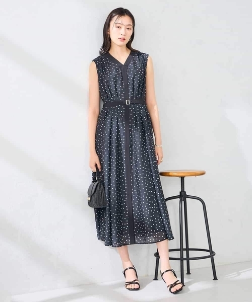 a.v.v（アーヴェヴェ）の「ベルト付オーガンジーフレアワンピース（ワンピース・レディース・ブラック/ブラウン・38/36）」の8枚目の写真