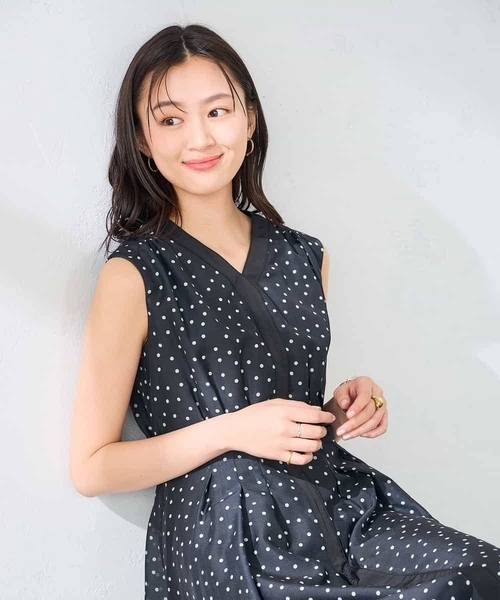 a.v.v（アーヴェヴェ）の「ベルト付オーガンジーフレアワンピース（ワンピース・レディース・ブラック/ブラウン・38/36）」の12枚目の写真
