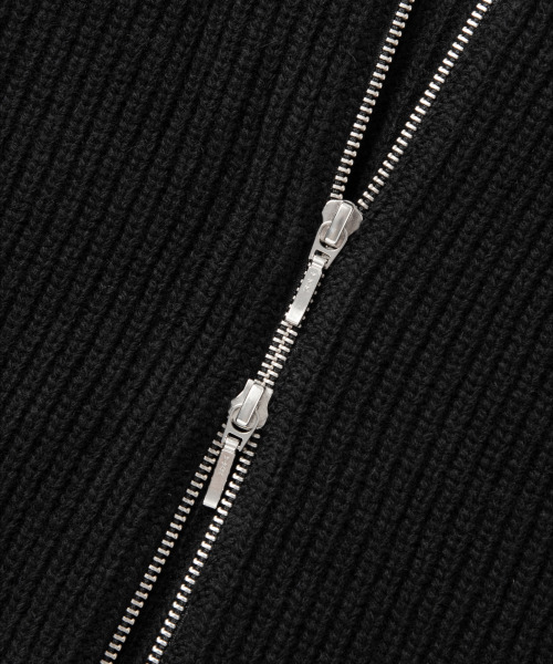 NONBLANK(ノンブランク)の「ルーズフィットジップアップカラーニット_BLACK(ニット/セーター・メンズ・ブラック・MEDIUM/LARGE/X-LARGE)」の5枚目の写真