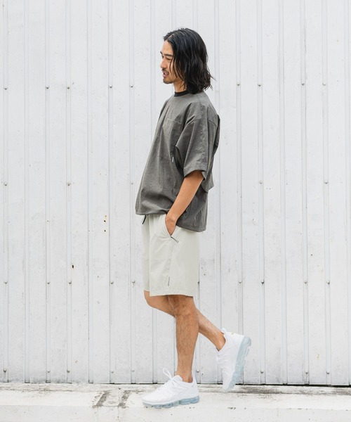 HEREIAM(ヘレイアム)の「【HEREIAM MEN】速乾&イージーケア&接触冷感&軽量/マイクロメッシュプルオーバー(Tシャツ/カットソー・メンズ・チャコール/ブラック・MEDIUM/LARGE)」の3枚目の写真
