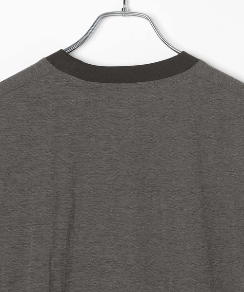 HEREIAM(ヘレイアム)の「【HEREIAM MEN】速乾&イージーケア&接触冷感&軽量/マイクロメッシュプルオーバー(Tシャツ/カットソー・メンズ・チャコール/ブラック・MEDIUM/LARGE)」の9枚目の写真