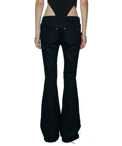 ROCKCAKE(ロックケーキ)の「Raven Zipper Bootcut Jeans - Black(デニムパンツ・レディース・その他・SMALL/MEDIUM/LARGE)」の3枚目の写真