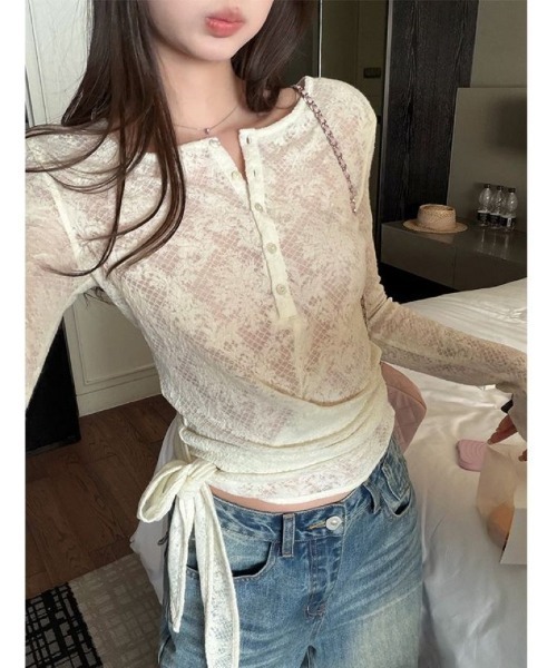 Ritzy（リッツィー）の「レース総柄シアー生地 前ボタンヘンリーネック長袖トップス（Tシャツ/カットソー・レディース・ホワイト・M/S/L）」の2枚目の写真