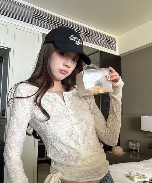 Ritzy（リッツィー）の「レース総柄シアー生地 前ボタンヘンリーネック長袖トップス（Tシャツ/カットソー・レディース・ホワイト・M/S/L）」の10枚目の写真
