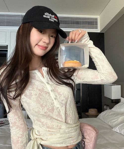 Ritzy（リッツィー）の「レース総柄シアー生地 前ボタンヘンリーネック長袖トップス（Tシャツ/カットソー・レディース・ホワイト・M/S/L）」の18枚目の写真