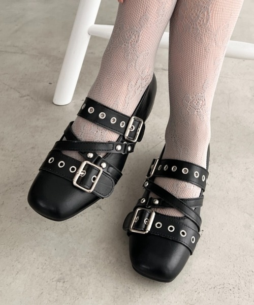 Loueme(ルエム)の「メニーベルトスクエアトゥパンプス(パンプス・レディース・ブラック/アイボリー・23.5cm/24.5cm)」の8枚目の写真
