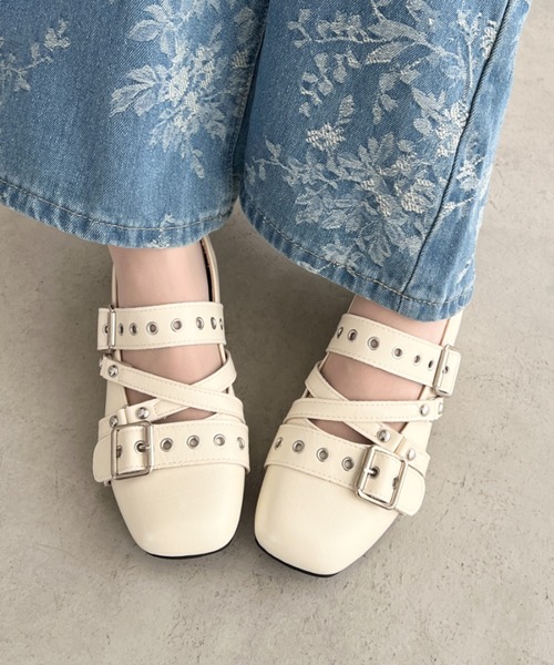 Loueme(ルエム)の「メニーベルトスクエアトゥパンプス(パンプス・レディース・ブラック/アイボリー・23.5cm/24.5cm)」の12枚目の写真