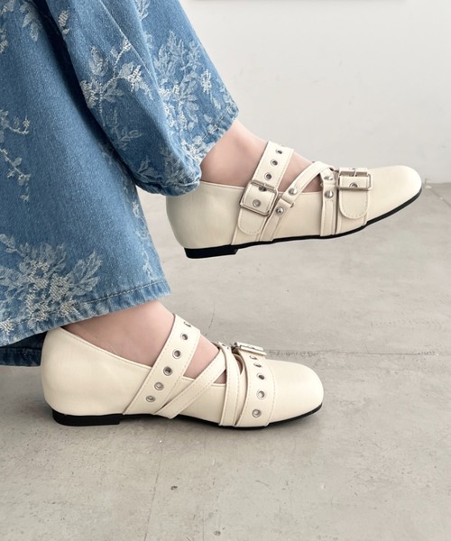 Loueme(ルエム)の「メニーベルトスクエアトゥパンプス(パンプス・レディース・ブラック/アイボリー・23.5cm/24.5cm)」の16枚目の写真