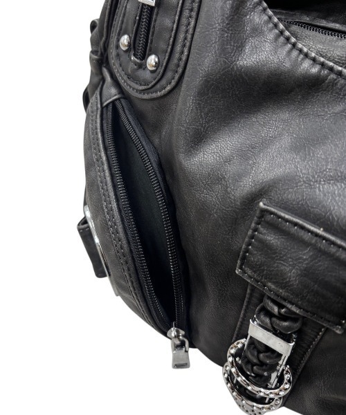 Chikashitsu +(チカシツプラス)の「【Chikashitsu +】vintage like belt zipper bag / 【チカシツプラス】ヴィンテージライクベルトジッパーショルダーバッグ(ショルダーバッグ・メンズ・ブラック・ONE SIZE)」の13枚目の写真
