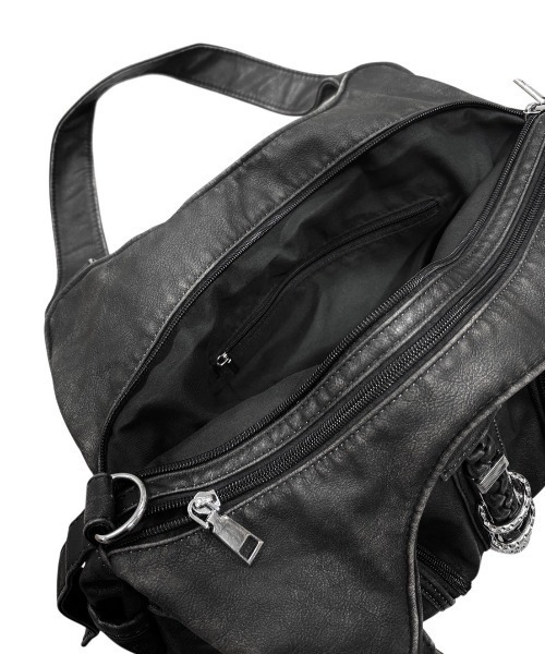 Chikashitsu +(チカシツプラス)の「【Chikashitsu +】vintage like belt zipper bag / 【チカシツプラス】ヴィンテージライクベルトジッパーショルダーバッグ(ショルダーバッグ・メンズ・ブラック・ONE SIZE)」の7枚目の写真