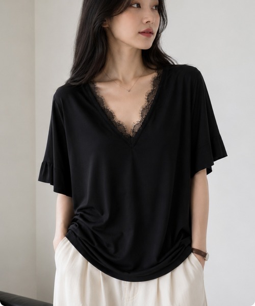 I.O.E(アイオイ)の「【韓国トレンド】レースVネック オーバーサイズ半袖トップス(Tシャツ/カットソー・レディース・ホワイト/ブラック・FREE)」の7枚目の写真