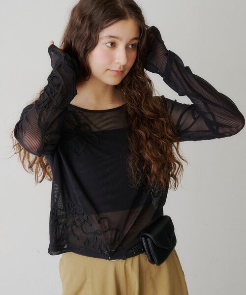 Kastane(カスタネ)の「【WEB限定】フラワーコード刺繍シアーTOPS(Tシャツ/カットソー・レディース・アイボリー/ブラック・FREE)」の10枚目の写真