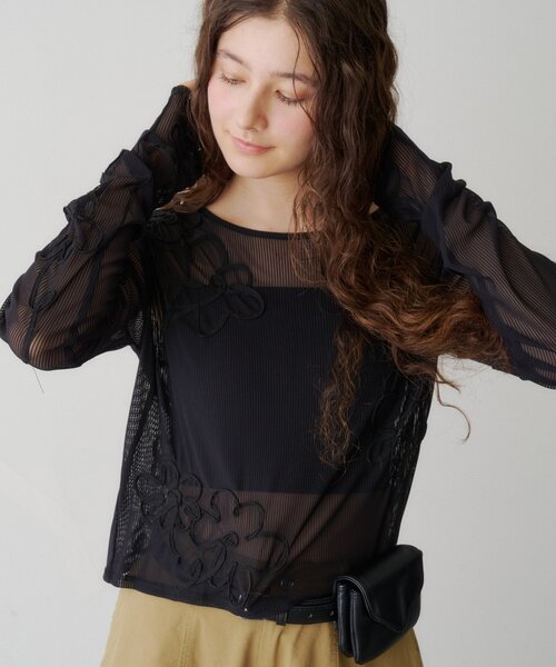 Kastane(カスタネ)の「【WEB限定】フラワーコード刺繍シアーTOPS(Tシャツ/カットソー・レディース・アイボリー/ブラック・FREE)」の11枚目の写真