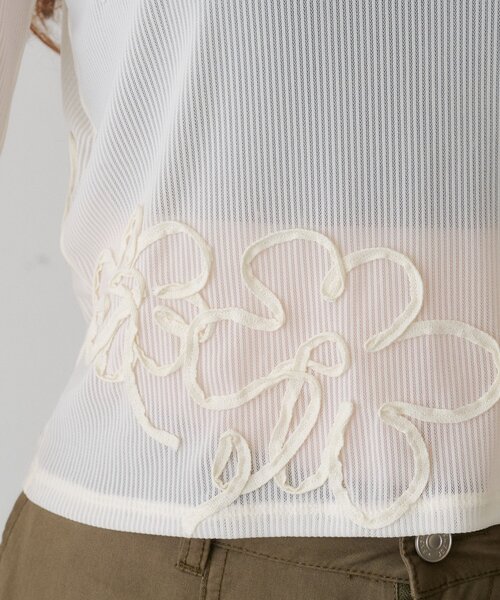 Kastane(カスタネ)の「【WEB限定】フラワーコード刺繍シアーTOPS(Tシャツ/カットソー・レディース・アイボリー/ブラック・FREE)」の14枚目の写真