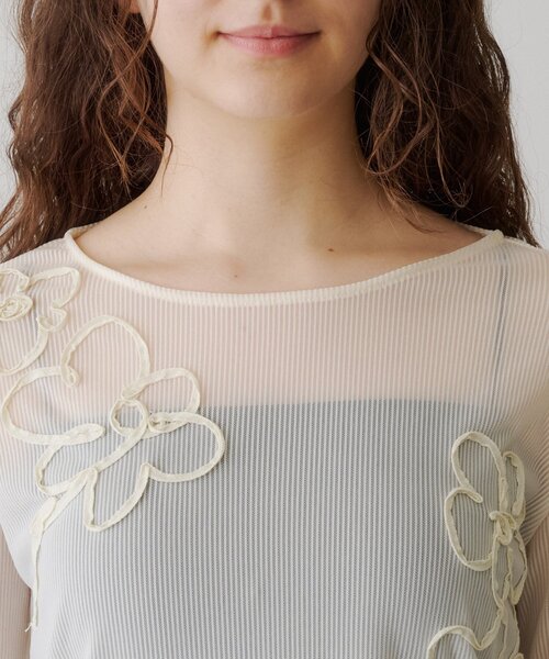 Kastane(カスタネ)の「【WEB限定】フラワーコード刺繍シアーTOPS(Tシャツ/カットソー・レディース・アイボリー/ブラック・FREE)」の16枚目の写真