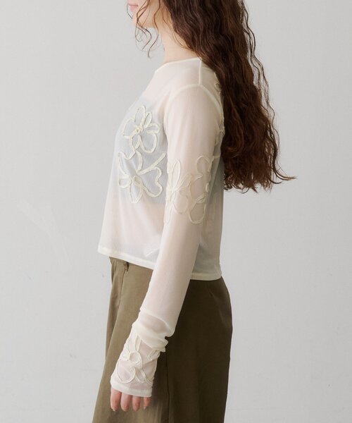Kastane(カスタネ)の「【WEB限定】フラワーコード刺繍シアーTOPS(Tシャツ/カットソー・レディース・アイボリー/ブラック・FREE)」の18枚目の写真