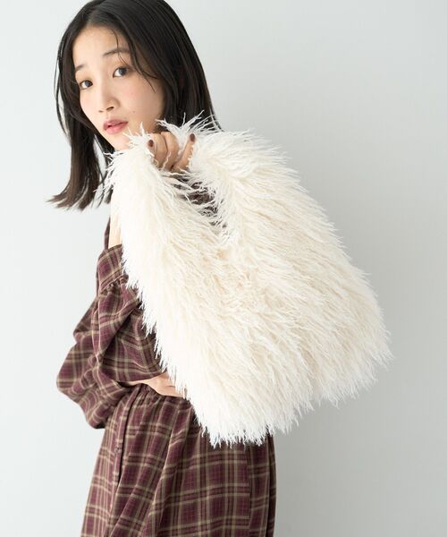 earth music&ecology(アースミュージックアンドエコロジー)の「ボールチェーン付ファーミニトートバッグ(トートバッグ・レディース・オフホワイト/ベージュ・FREE)」の1枚目の写真
