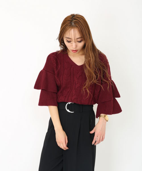 ENVYM（アンビー）の「ティアードシアースリーブケーブルＫＮＩＴ（ニット/セーター・レディース・ホワイト/ブラック/グリーン/ボルドー・FREE）」の4枚目の写真