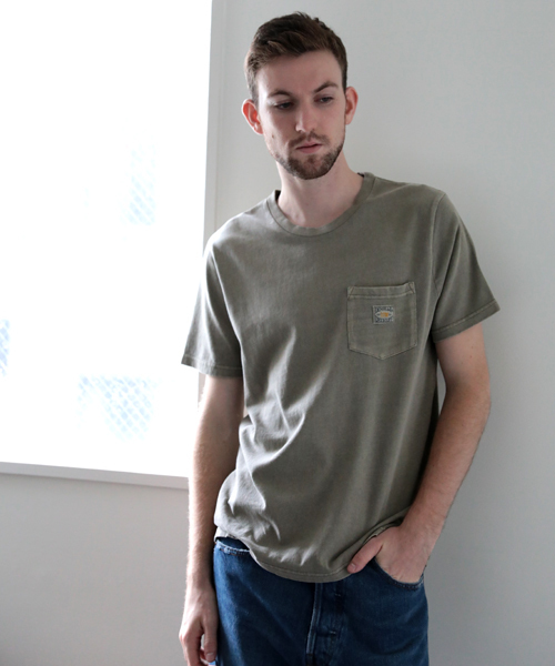 Denime（ドゥニーム）の「ヘビーウェイト天竺ピグメントポケットTシャツ（Tシャツ/カットソー・メンズ・オレンジ/ベージュ/ブラック/グリーン/オフホワイト・LARGE/MEDIUM/X-LARGE）」の3枚目の写真