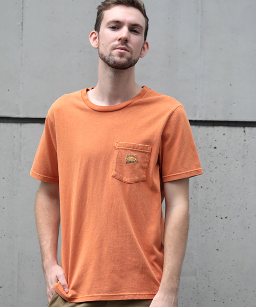 Denime（ドゥニーム）の「ヘビーウェイト天竺ピグメントポケットTシャツ（Tシャツ/カットソー・メンズ・オレンジ/ベージュ/ブラック/グリーン/オフホワイト・LARGE/MEDIUM/X-LARGE）」の5枚目の写真