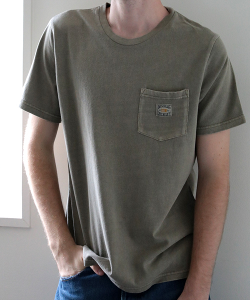 Denime（ドゥニーム）の「ヘビーウェイト天竺ピグメントポケットTシャツ（Tシャツ/カットソー・メンズ・オレンジ/ベージュ/ブラック/グリーン/オフホワイト・LARGE/MEDIUM/X-LARGE）」の20枚目の写真